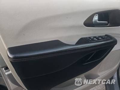 2018 Chrysler Pacifica Touring L 121.6" WB - zdjęcie 9 z 20 - miniatura