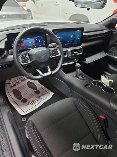 2025 Ford Mustang EcoBoost Coupe - zdjęcie 8 z 18 - miniatura