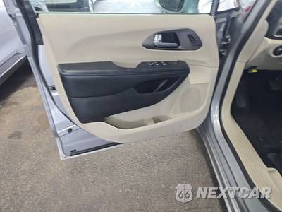 2021 Chrysler Pacifica Touring L 121.6" WB - zdjęcie 9 z 28 - miniatura