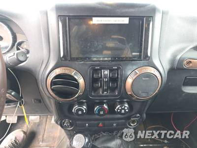 2015 Jeep Wrangler Unlimited Sahara - zdjęcie 11 z 31 - miniatura
