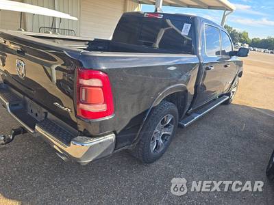 2020 Ram 1500 Laramie Crew Cab Short Bed - zdjęcie 4 z 17 - miniatura
