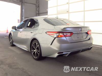 2019 Toyota Camry SE - zdjęcie 6 z 40 - miniatura