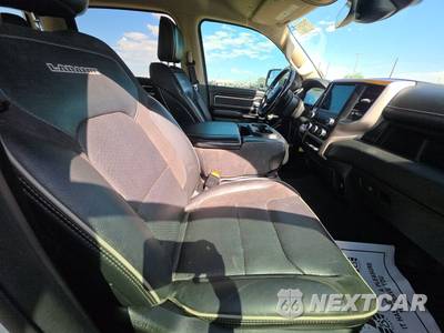 2021 Ram 1500 Laramie Crew Cab Short Bed - zdjęcie 8 z 47 - miniatura
