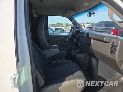 2025 Chevrolet Express 2500 Cargo Van 1WT 135.0" WB - zdjęcie 8 z 26 - miniatura