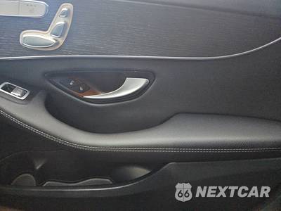 2021 Mercedes-Benz C 300 4MATIC Sedan - zdjęcie 9 z 27 - miniatura