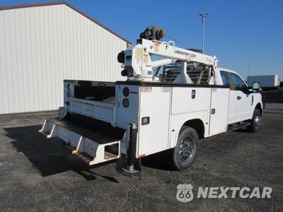 2017 Ford Super Duty F-350 Cab Chassis XL Extended Cab w/Rear Doors DRW - zdjęcie 2 z 37 - miniatura