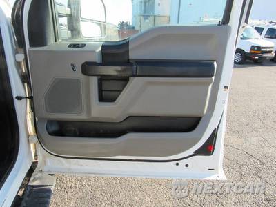 2017 Ford Super Duty F-350 Cab Chassis XL Extended Cab w/Rear Doors DRW - zdjęcie 11 z 37 - miniatura
