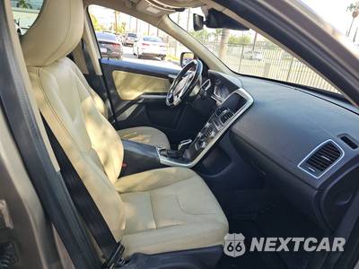 2016 Volvo XC60 T6 - zdjęcie 8 z 29 - miniatura
