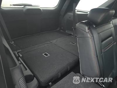 2025 Ford Explorer ST - zdjęcie 14 z 20 - miniatura