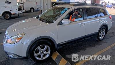 2011 Subaru Outback 3.6R Limited w/Power Moonroof & Navigation