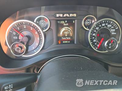 2020 Ram 1500 Big Horn Extended Cab Medium Bed - zdjęcie 12 z 35 - miniatura