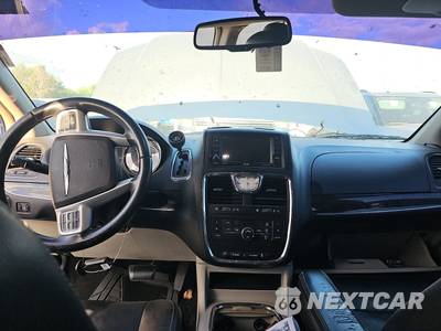 2014 Chrysler Town & Country Touring 121.2" WB - zdjęcie 11 z 39 - miniatura