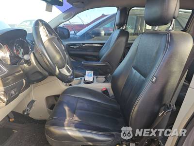 2014 Chrysler Town & Country Touring 121.2" WB - zdjęcie 7 z 39 - miniatura