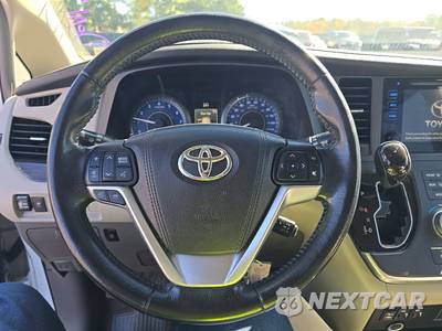 2015 Toyota Sienna XLE 7-Passenger 119.3" WB - zdjęcie 10 z 36 - miniatura