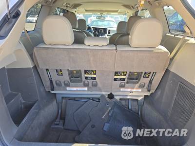 2015 Toyota Sienna XLE 7-Passenger 119.3" WB - zdjęcie 16 z 36 - miniatura