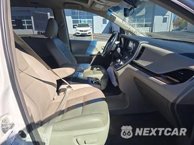 2015 Toyota Sienna XLE 7-Passenger 119.3" WB - zdjęcie 8 z 36 - miniatura