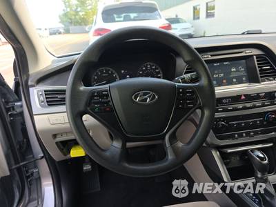 2017 Hyundai Sonata SE - zdjęcie 10 z 36 - miniatura