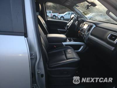 2017 Nissan TITAN PRO-4X Crew Cab Short Bed - zdjęcie 8 z 41 - miniatura