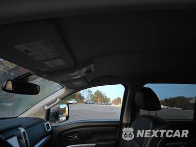 2017 Nissan TITAN PRO-4X Crew Cab Short Bed - zdjęcie 17 z 41 - miniatura