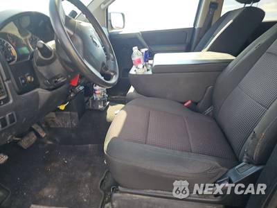 2012 Nissan TITAN SV Crew Cab Short Bed - zdjęcie 7 z 28 - miniatura