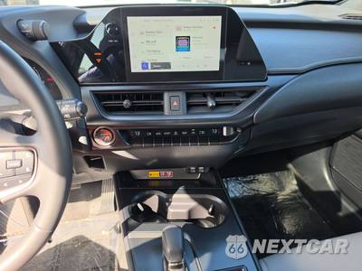 2025 Lexus UX 300h - zdjęcie 11 z 18 - miniatura