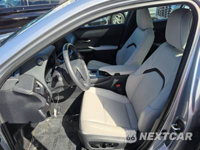 2025 Lexus UX 300h - zdjęcie 7 z 18 - miniatura