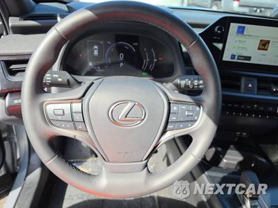 2025 Lexus UX 300h - zdjęcie 10 z 18 - miniatura