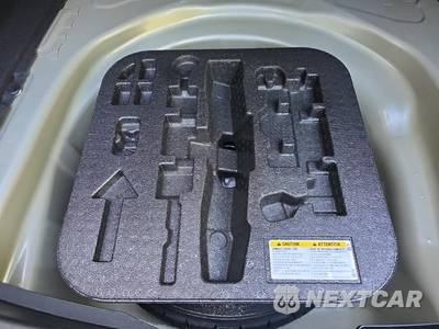2025 Toyota Corolla LE Sedan - zdjęcie 31 z 33 - miniatura