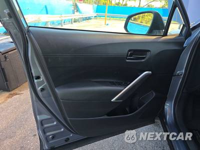 2024 Toyota Corolla Cross LE - zdjęcie 9 z 27 - miniatura