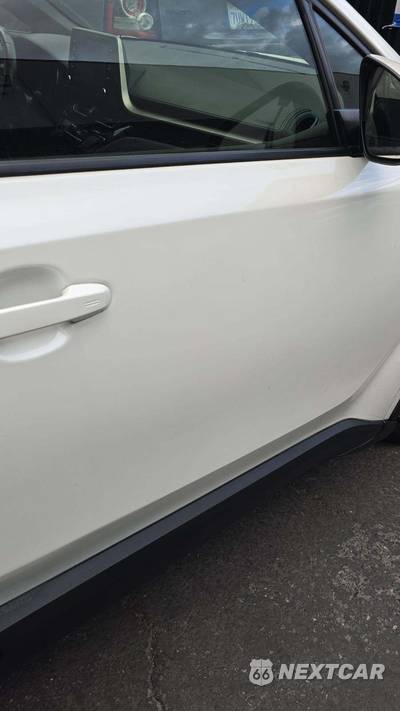 2019 Toyota C-HR XLE - zdjęcie 31 z 33 - miniatura