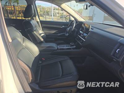 2023 Nissan Pathfinder SL - zdjęcie 8 z 23 - miniatura