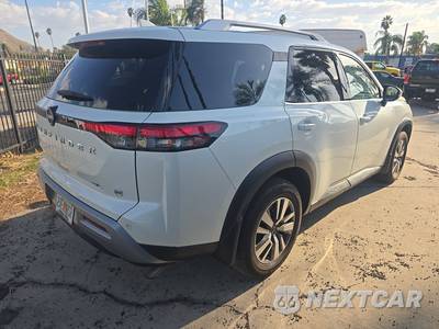 2023 Nissan Pathfinder SL - zdjęcie 4 z 23 - miniatura
