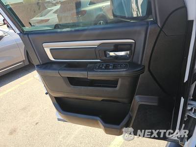 2024 Ram 1500 Classic Warlock Crew Cab Short Bed - zdjęcie 9 z 22 - miniatura