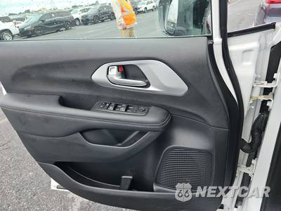 2024 Chrysler Pacifica Touring 121.6" WB - zdjęcie 16 z 43 - miniatura