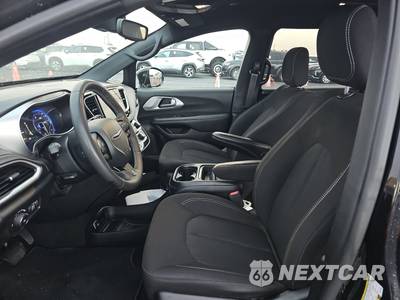 2024 Chrysler Pacifica Touring 121.6" WB - zdjęcie 7 z 36 - miniatura