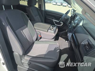 2023 Nissan TITAN SV Crew Cab Short Bed - zdjęcie 8 z 17 - miniatura