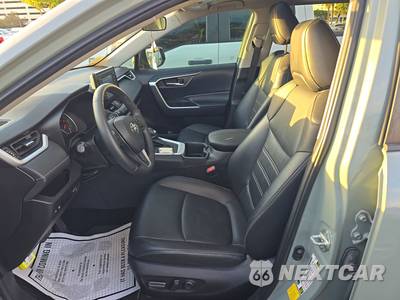 2022 Toyota RAV4 XLE Premium - zdjęcie 7 z 17 - miniatura