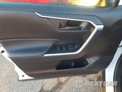 2025 Toyota RAV4 LE - zdjęcie 9 z 24 - miniatura