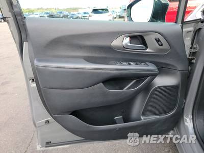 2025 Chrysler Pacifica Select 121.6" WB - zdjęcie 9 z 34 - miniatura
