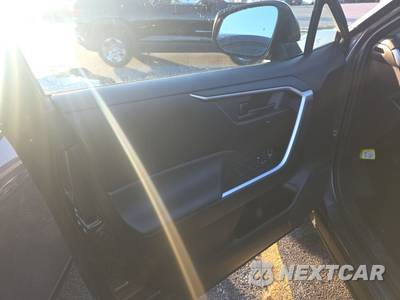 2025 Toyota RAV4 LE - zdjęcie 9 z 25 - miniatura