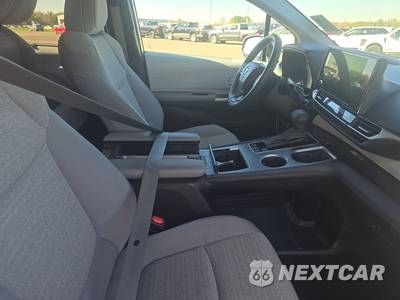 2025 Toyota Sienna LE 8-Passenger 120.5" WB - zdjęcie 8 z 25 - miniatura