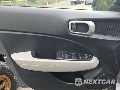 2025 Hyundai Venue SEL - zdjęcie 9 z 36 - miniatura