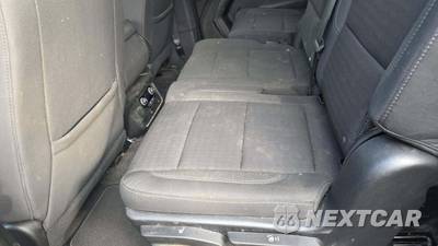 2023 Chevrolet Suburban LS 1LS - zdjęcie 30 z 43 - miniatura