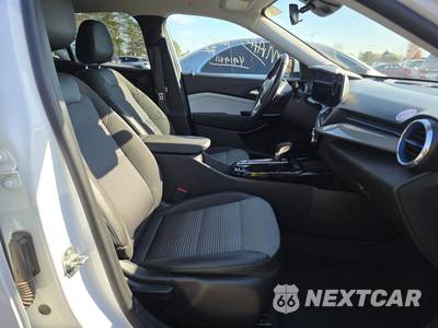 2025 Chevrolet Trax LT - zdjęcie 8 z 23 - miniatura