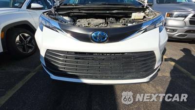2025 Toyota Sienna LE 8-Passenger 120.5" WB - zdjęcie 25 z 27 - miniatura