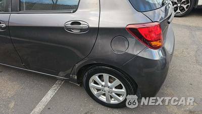 2015 Toyota Yaris LE - zdjęcie 27 z 35 - miniatura
