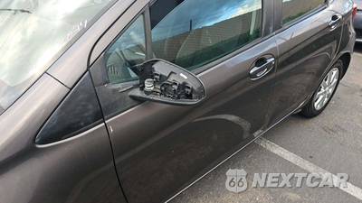 2015 Toyota Yaris LE - zdjęcie 29 z 35 - miniatura