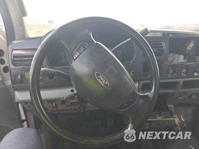 2005 Ford Super Duty F-350 Cab Chassis XL Extended Cab w/Rear Doors - zdjęcie 10 z 40 - miniatura