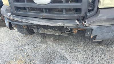 2005 Ford Super Duty F-350 Cab Chassis XL Extended Cab w/Rear Doors - zdjęcie 31 z 40 - miniatura