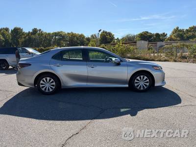 2022 Toyota Camry Hybrid LE - zdjęcie 4 z 38 - miniatura